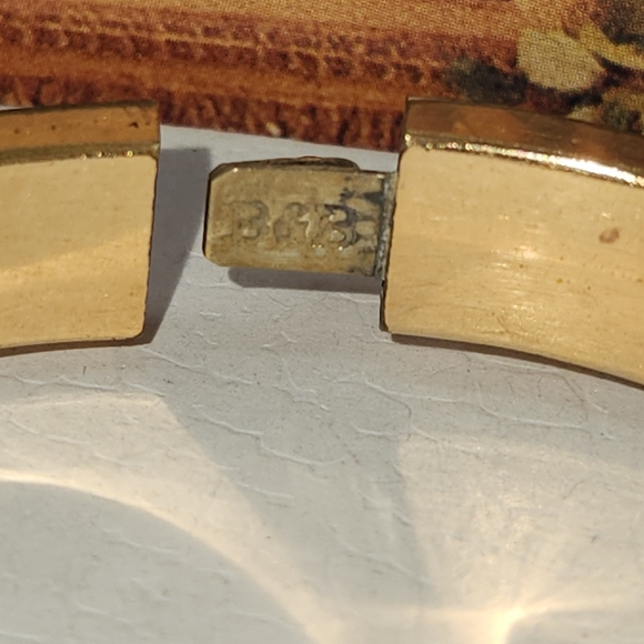 #2229, ANTIQUE VICTORIAN B&B SIGNED 1861's BLACK ENAMEL GOLD FILLED, TESTED - Picture 3 of 8